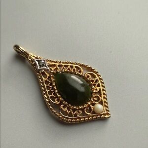 Elegant Gold Tone and Green Pendant